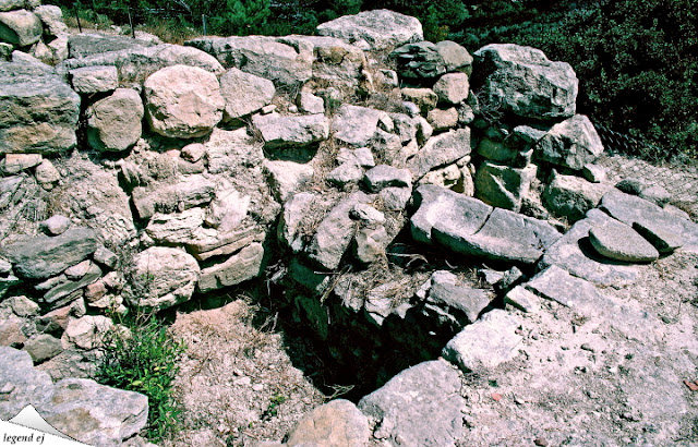 ミノア文明・ゾウ遺跡・貯蔵庫 Minoan House of Zou／©legend ej