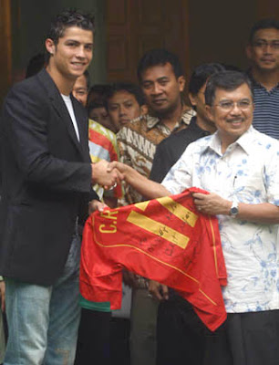 anak.kosan68 Foto Cristiano Ronaldo Di Indonesia