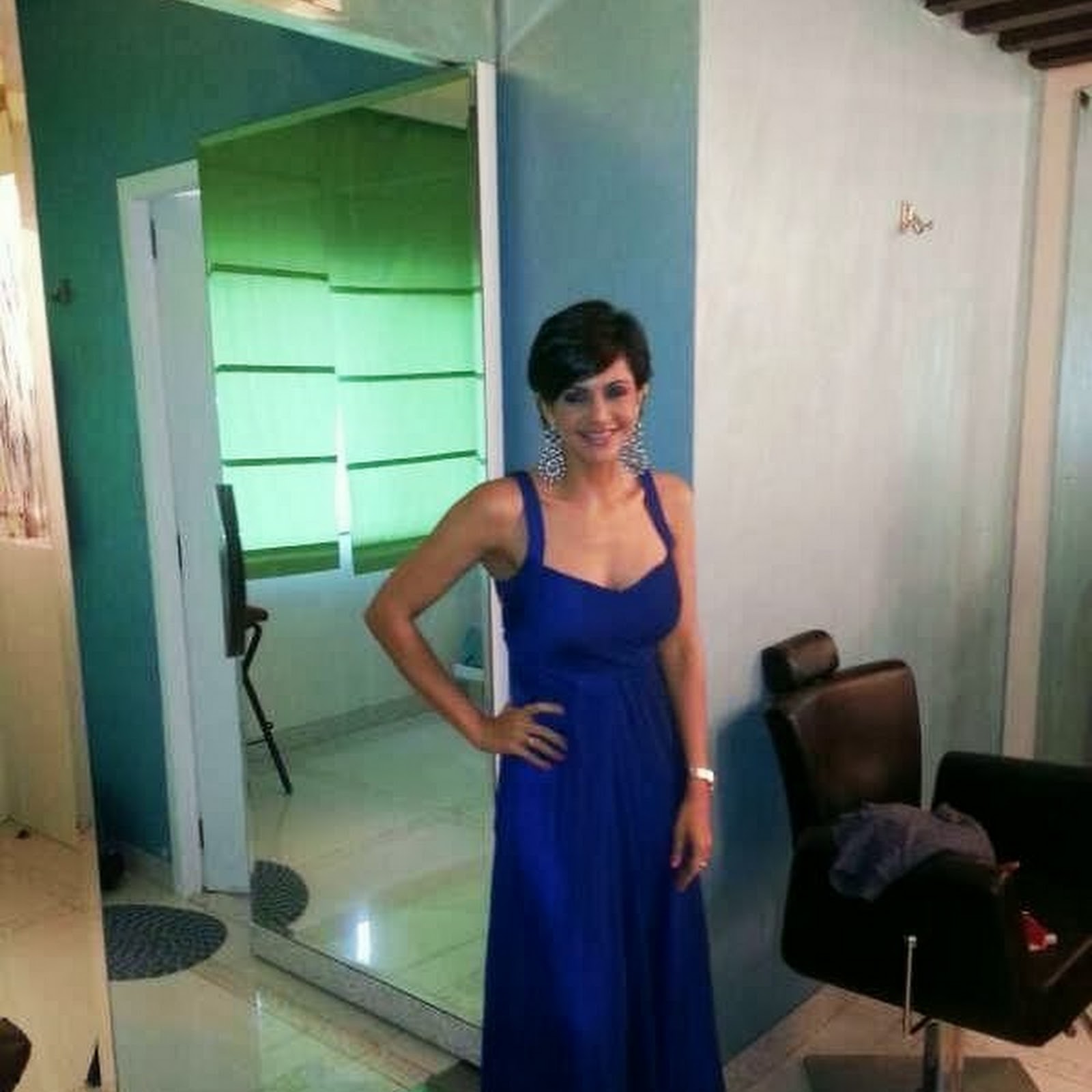 Mandira Bedi Sizzling Stills from Indian Idol Junior on the sets of Indian Idol Junior wearing SVA