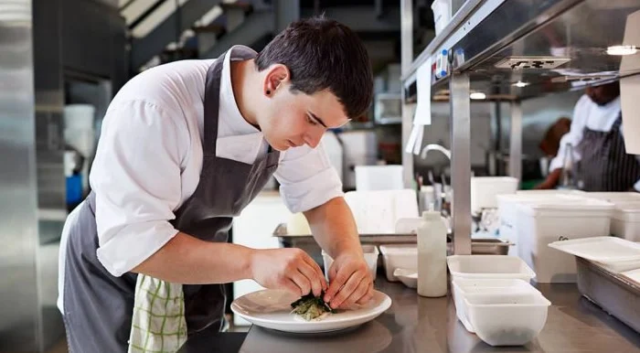 Imagen de un ayudante de cocina