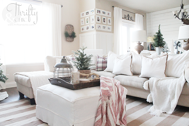 Farmhouse Christmas decor and decorating ideas. Neutral Christmas decor. Living room Christmas decor. White and burlap Christmas tree. Christmas cottage decor