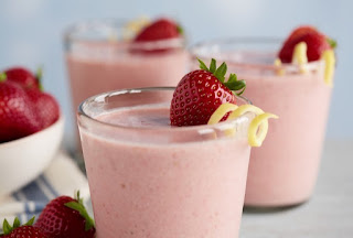 Strawberry Banana Smoothie (Cilekli Muzlu Kokteyl)