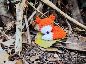 http://www.littlethingsblogged.com/2013/11/amigurumi-sleepy-fox_27.html?m=1