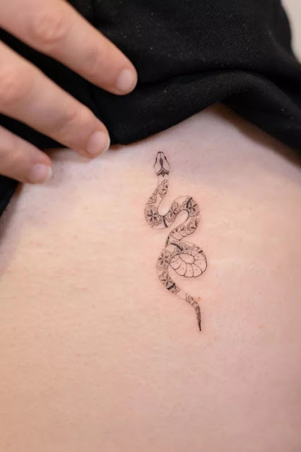 54 mini tatuagens de cobras para mulheres que querem demonstrar seu poder