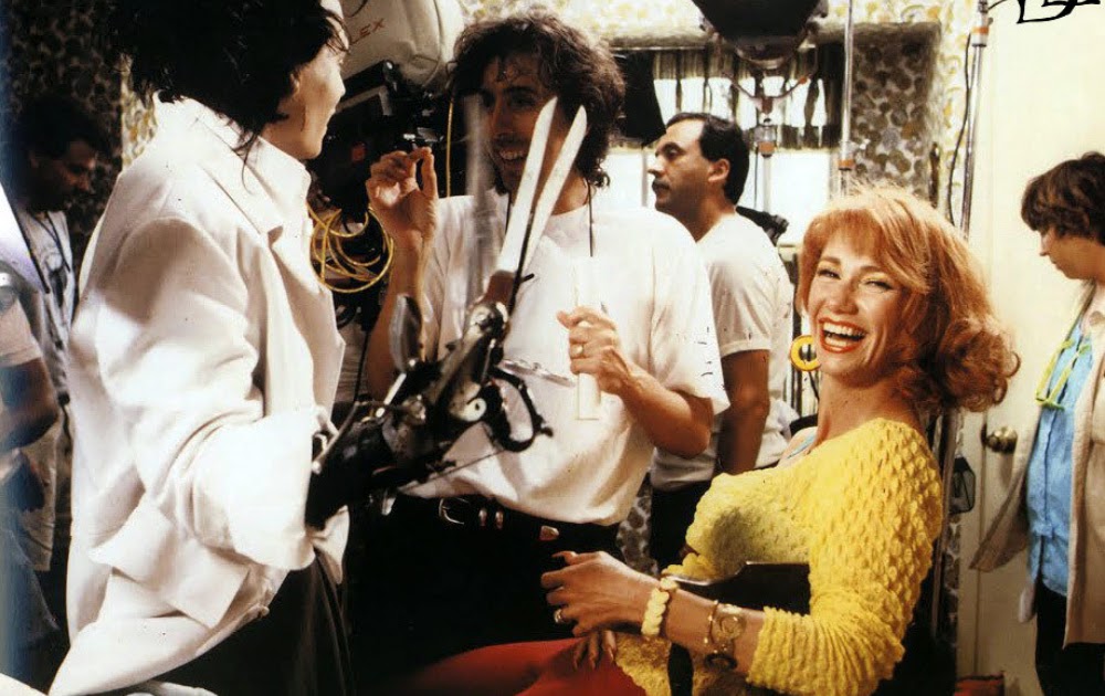 27 Behind the Scenes Photographs From the Making of 'Edward Scissorhands' (1990) ~ Vintage
