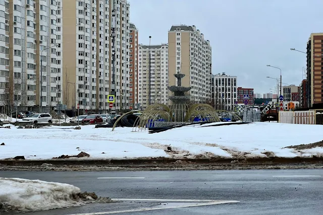 улица Корнея Чуковского, улица Анны Ахматовой, «фонтан»