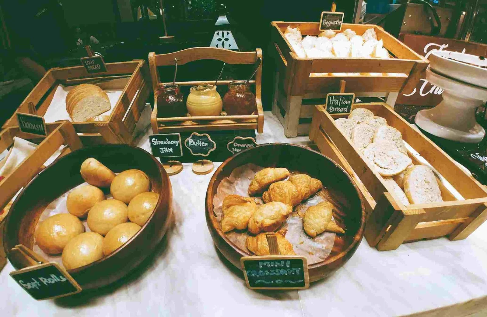 Vikings Luxury Buffet: bread station