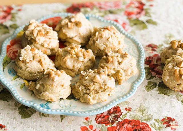 Frosted Cashew Nut Cookies