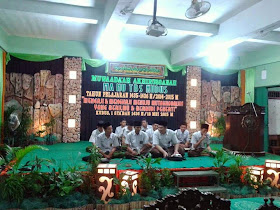 Penampilan Grup Rebana Es-Salafy dalam rangkaian Muwadaah MA NU TBS