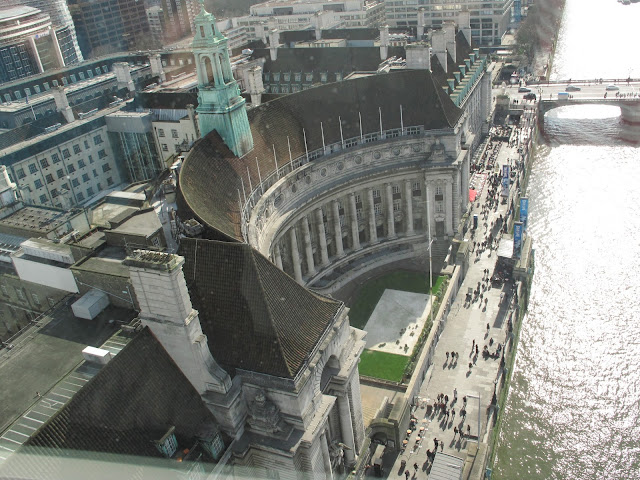 London County Hall, which also houses an aquarium.