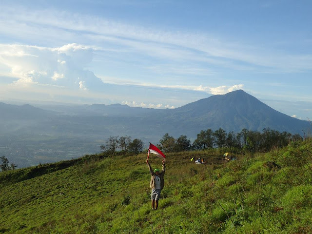 puncak gunung guntur