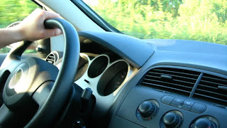 بحث يُثبت إمكانية اختراق سيارة والتحكم فيها بواسطة حاسب محمول