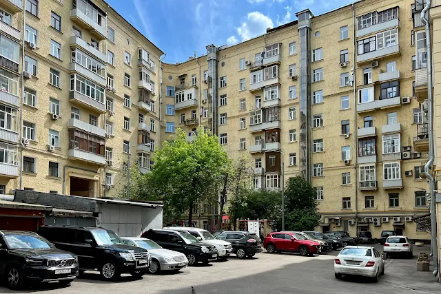 улица Щепкина, Малая Сухаревская площадь, дворы, жилой дом 1954 года постройки