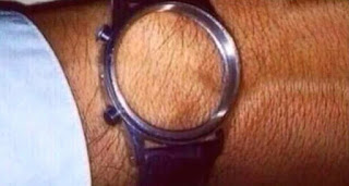 WRISTWATCH WITH NO DIAL