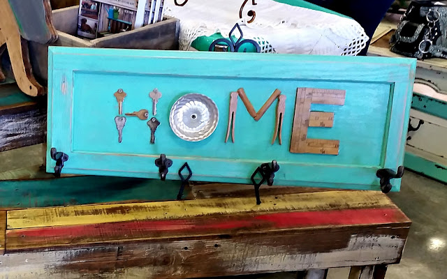 home sign, coat hook, junk, repurposed, old keys, cupboard door, http://goo.gl/0Bl7XE