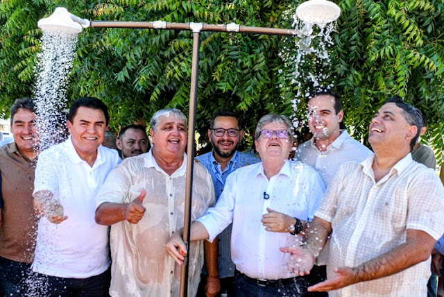 João Azevêdo entrega creche, sistema de abastecimento de água e travessias urbanas em Vieirópolis e São Francisco