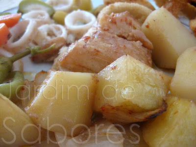 Bacalhau Assado com Batatas Assadas