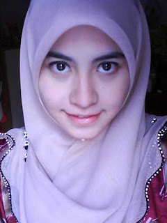 Foto Cewek Jilbab Terbaru 2012 | Kumpulan Gambar Cantik Cewek Berjilbab 2012