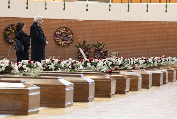 Mattarella a Crotone: omaggio alle vittime del naufragio