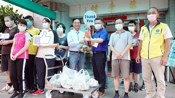 ▲林世賢市長關懷弱勢赴彰化市慈愛教養院致贈加菜金與愛心肉粽。（記者林明佑攝）