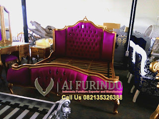 tempat tidur classic ukiran warna gold jok beludru ungu cantik mewah-mebel classic furniture