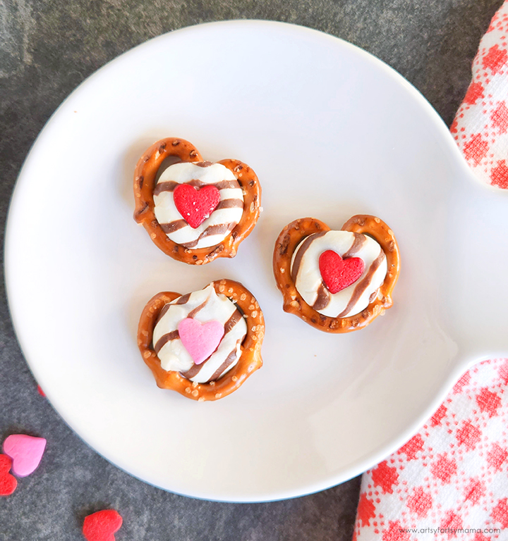 3-Ingredient Valentine Pretzel Hugs