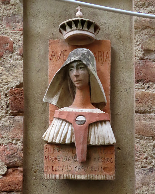 Ave Maria (Hail Mary), Vicolo di Provenzano, Siena