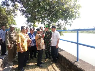 Supendi Datangi Bendung Rentang Minta Tambahan Air