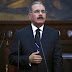 Danilo Medina visitó hoy al hijo del asesinado subdirector de Minería