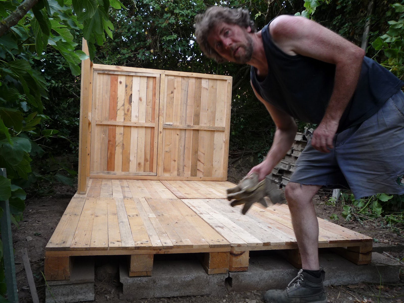 Pallet Chicken Coop Diy Diy pallet wood hen house