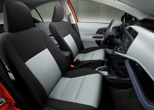 2012_Toyota-Prius_C_Interior