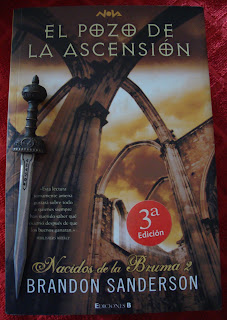 Portada del libro El pozo de la ascensión, de Brandon Sanderson