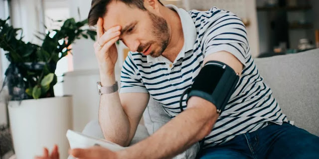 ما أعراض ارتفاع ضغط الدم المفاجئ؟