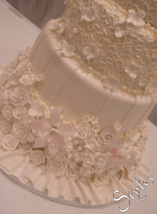 Elegant and Glamorous Wedding cake Posted by Cakes by Styles at 841 PM