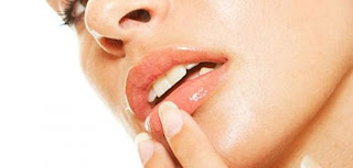 Tips Mengatasi Bibir Kering - Ada Yang Asik