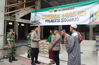 Kapolresta Sidoarjo Laksanakan Program Grebek Masjid, Berbagi Untuk Kebaikan