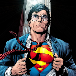Superman como Clark Kent: Virtudes e Desafios de um Ícone