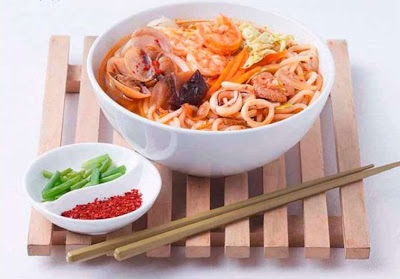 Jjambong (Korean seafood noodle soup)