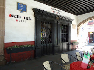 Esquina del Portal Morelos en Patzcuaro Hotel Mansion Iturbe