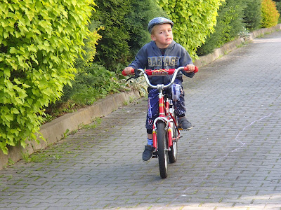 Jazda na rowerze, jak nauczyć dziecko jazdy na rowerze, zabawy na świeżym powietrzu