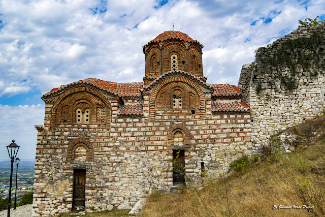 Iglesia de la Santísima Trinidad, Berat - Albania, por El Guisante Verde Project