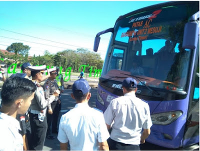 Polres Lamtim dan Dishub Cek Kelayakan Kendaraan