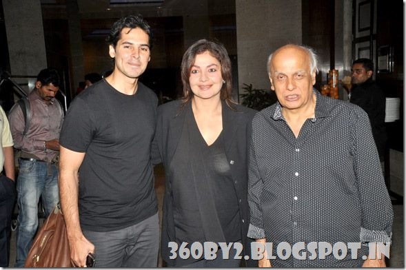 Pooja_Bhatt_Randeep_Hooda_Mahesh_Bhatt_Dino_Morea_at_Jism_2_Press_Conference_7