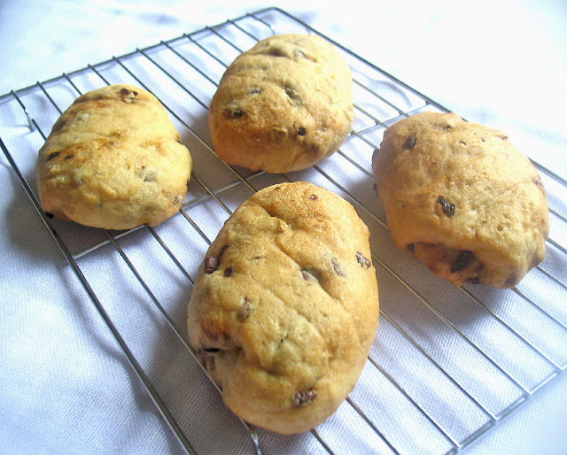 Mini-Loaves with Kalamata Olives and Sun-Dried Tomatoes