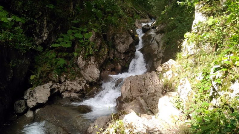 Парк водопадов "Менделиха" на Роза Хутор