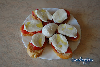 La caprese, un piatto fresco ed estivo condito con Olio Extravergine italiano Redoro