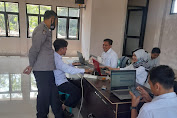 Personil Polsek Sukarame Giat Monitoring Dalam Pelaksanaan Pengimputan dan Vaksinasi terpusat di Kantor Kecamatan Sukarame