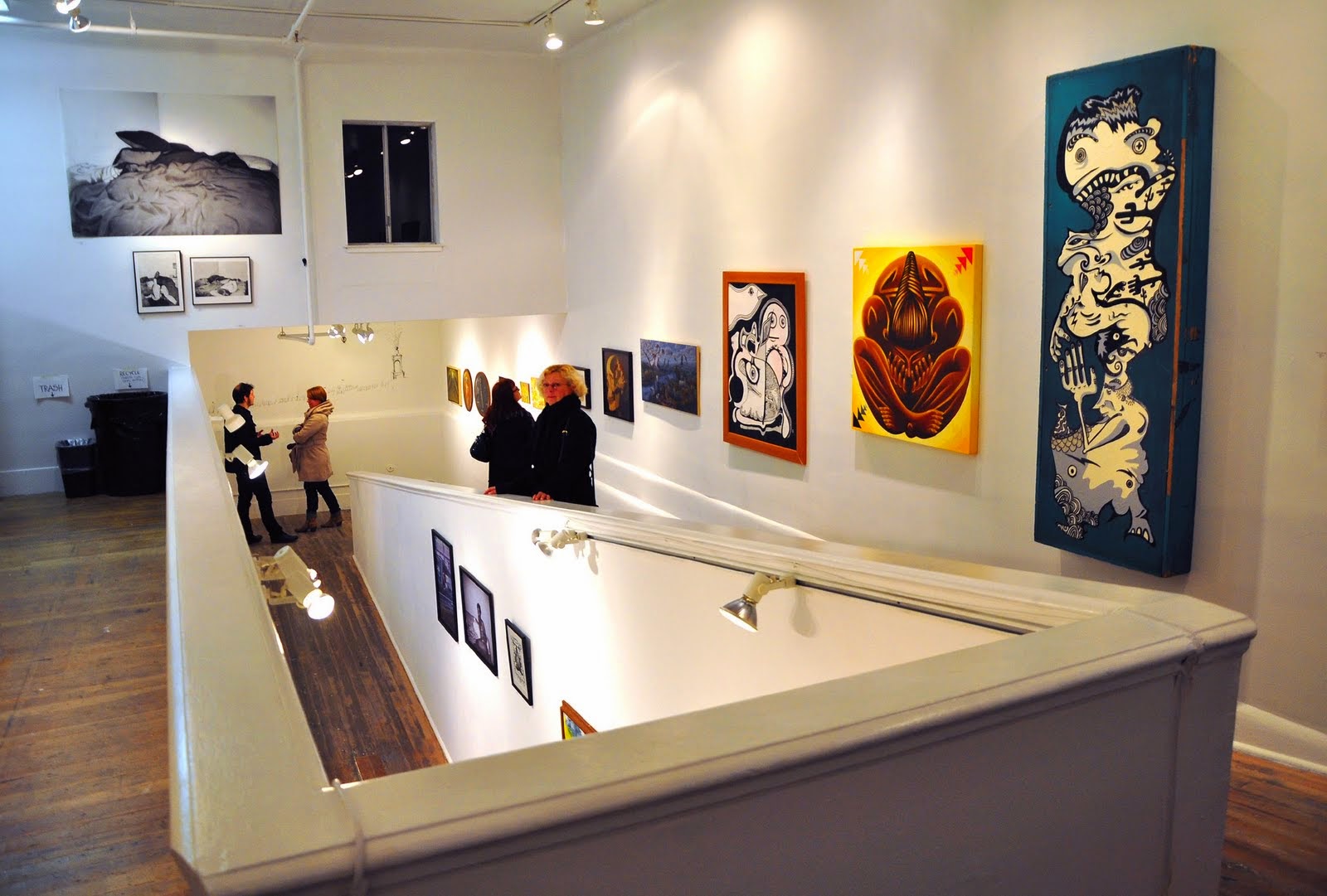 art gallery wall lighting