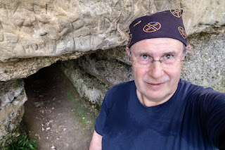 Selfie beim Eingang zum Bruderloch von Schönholzerswilen.