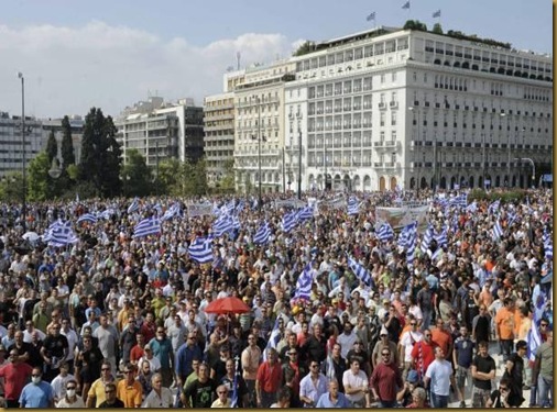 Αυτή η ομοφωνία του ελλαδικού πολιτικού κόσμου επαναλαμβάνει εκκωφαντικά, και επιβεβαιώνει διαχρονικά, ότι κάτι πολύ σάπιο υπάρχει σ’ αυτό το βασίλειο της Δανιμαρκίας (Ομοφωνίας)!